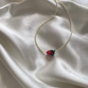 Naszyjnik z koralików z truskawką