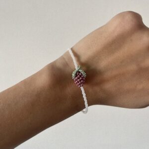 Bransoletka z koralików z metaliczną maliną