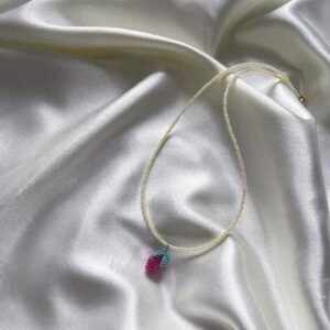 Naszyjnik z koralików z soczystą maliną