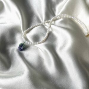 Naszyjnik z masy perłowej z jeżyną