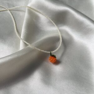 Naszyjnik z koralików z mandarynką