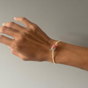 Bransoletka z koralików z różową maliną