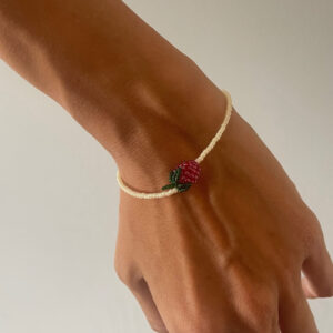 Bransoletka z koralików z truskawką