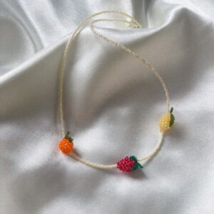 Naszyjnik z koralików z trzema owocami