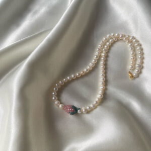 Naszyjnik z naturalnych pereł z maliną rosy