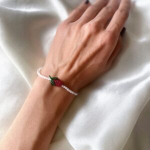 Bransoletka z masy perłowej z truskawką