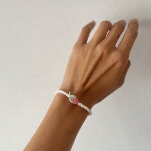 Bransoletka z drobnych pereł z różową maliną