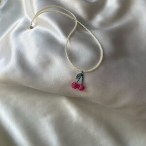 Naszyjnik z koralików z soczystą wiśnią