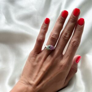 Pierścionek z masy perłowej z maliną