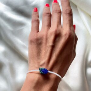 Bransoletka z koralików z granatową jagodą