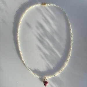 Naszyjnik z masy perłowej z poziomką