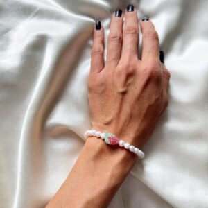 Bransoletka z pereł z różową maliną