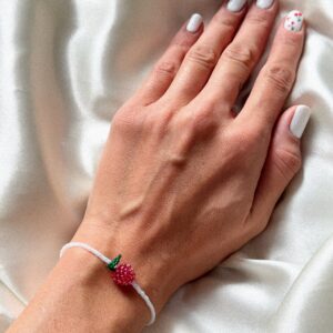 Bransoletka z koralików z jabłkiem