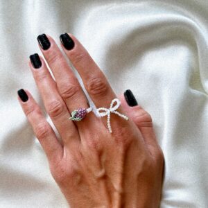 Pierścionek z masy perłowej z kokardą