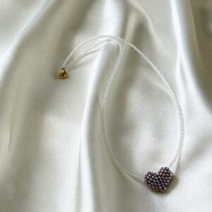 Naszyjnik z koralików z fioletowym serduszkiem