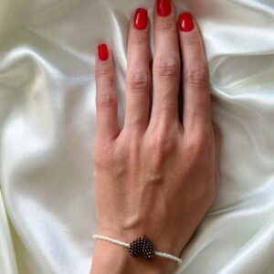 Bransoletka z koralików z brązowym serduszkiem