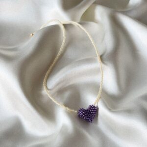 Naszyjnik z koralików z fioletowym serduszkiem