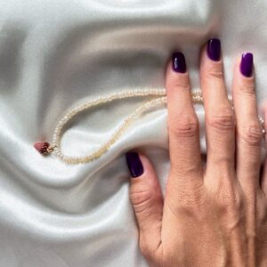 Naszyjnik z drobnych pereł z poziomką