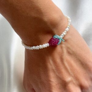 Bransoletka z drobnych pereł z soczystą maliną